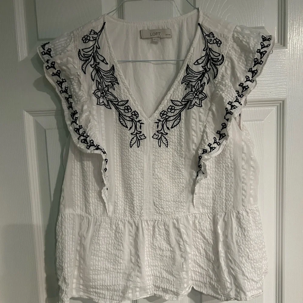 LOFT Floral Embroidered Ruffle Peplum Top Women’s Size Medium - Picture 4 of 9